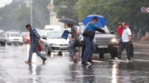 Vreme mohorâtă, ploi şi vânt în următoarele zile. Când va fi soare?