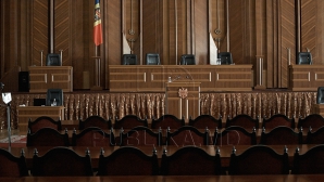 Deputaţii au revenit din vacanţă, dar nu şi la muncă. Doar două din cele zece comisii permanente se întrunesc în şedinţe