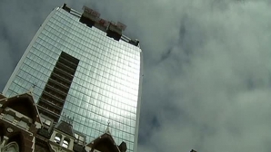 Clădire INCENDIARĂ, la propriu! "Ai impresia că mâinile şi picioarele îţi iau foc"