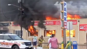 Un incendiu de proporţii a izbucnit într-un orăşel din statul New Jersey: Cel puţin 20 de centre comerciale, distruse  