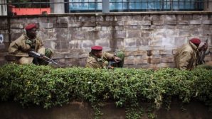 Militarii au preluat controlul asupra centrului comercial asaltat de terorişti în Kenya
