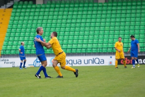 Membrii Guvernului au luat astăzi bătaie de la interpreţii autohtoni, pe terenul de fotbal (VIDEO)