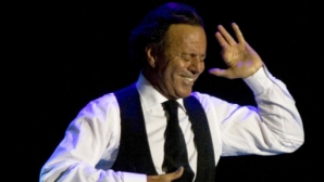 Melodiile lui Julio Iglesias, folosite pentru a tortura deţinuţii în timpul lui Augusto Pinochet