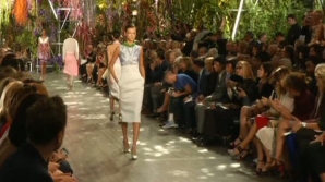 Casa Dior a adus primăvara la Paris în plină toamnă (VIDEO)