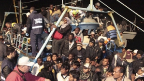 Vor să ajungă în Europa: Aproape 300 de imigranţi africani au luat cu asalt gardul de la hotarul cu Melilla 