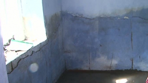 Locuiesc în case care se pot PRĂBUŞI în orice clipă. "Apa în loc să o ia spre Prut, a luat-o prin sat"