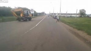 Şofer DEMENT! Vezi cum s-a răzbunat pe un alt participant la trafic