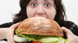 Persoanele supraponderale vor să mănânce mai mult pentru a se sătura, după ce slăbesc