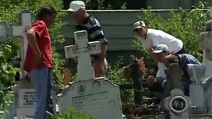 Caz incredibil în India: Un bărbat s-a trezit chiar înainte de a fi înmormântat