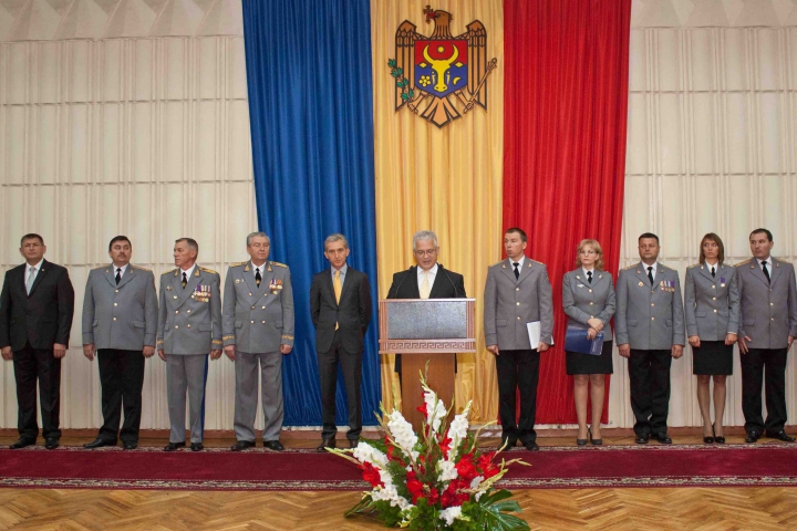 Ei sunt viitorii ofiţeri ai SIS. Audienţii Institutului Naţional de Informaţii şi Securitate au depus jurământul FOTO