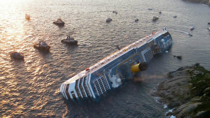 10 ani de la naufragiul Costa Concordia. Pachebotul cu 4.200 de oameni la bord a lovit stâncile de lângă Toscana