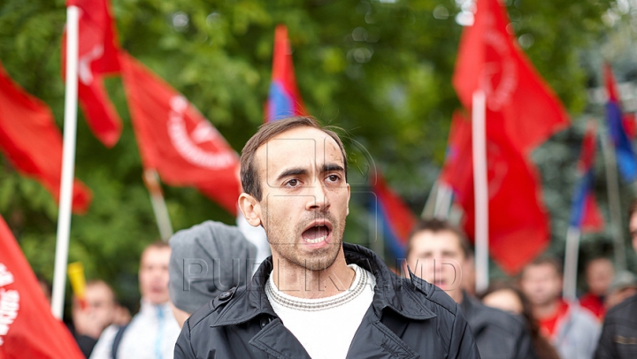 Comuniştii au mers azi la "revoluţie" cu troleibuzul şi, din nou, fără Voronin / VIDEO. FOTO