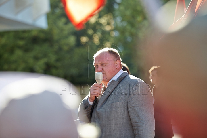 PSRM a făcut front comun cu PCRM şi au protestat la Ministerul Agriculturii. Ioniţă: Circul se află pe altă stradă (FOTO/VIDEO)