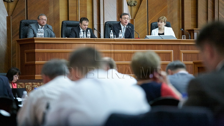 Audieri în Parlament pe cazul BEM şi Aeroport, joia viitoare. Propunerea a venit din partea lui Igor Corman