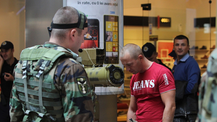 (GALERIE FOTO/VIDEO) Armata Naţională a organizat un show militar inedit la Chişinău