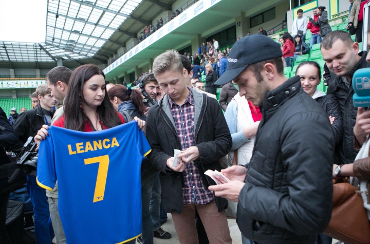 Membrii Guvernului au luat astăzi bătaie de la interpreţii autohtoni, pe terenul de fotbal (VIDEO)