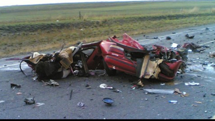 Nicio zi fără accidente: Unii şoferi îşi pun în pericol viaţa proprie, dar şi pe a altor oameni