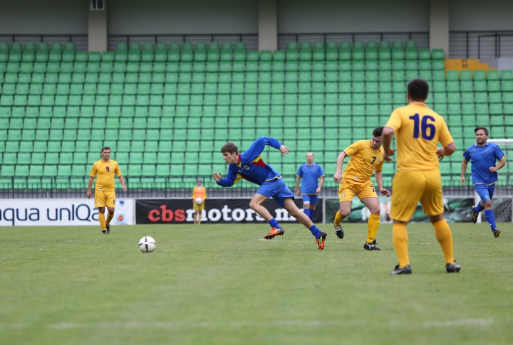 Membrii Guvernului au luat astăzi bătaie de la interpreţii autohtoni, pe terenul de fotbal (VIDEO)