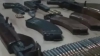 Arsenal impunător de ARMAMENT, depistat în casele mai multor presupuşi membri ai grupării criminale "Patron" (VIDEO)