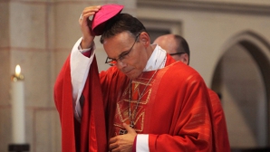 Papa Francisc l-a suspendat din funcţie pe un înalt prelat. Ce păcate avea "episcopul de lux"