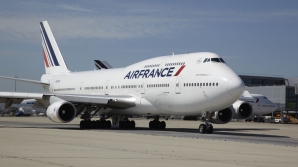 Revista presei internaţionale: Traficul aerian din Franţa va fi dat peste cap