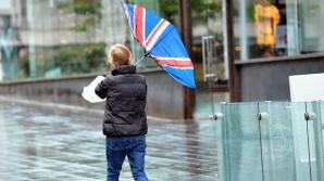 150 de alerte de inundaţii! Furtuna Saint Jude a lovit estul Angliei şi Ţara Galilor (VIDEO)