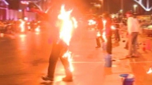 GESTURI EXTREME: 21 de oameni şi-au dat foc pentru a ajunge în Guinness Book VIDEO