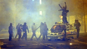 Violenţele din Franţa continuă: Protestele faţă de expulzarea a doi studenţi au degenerat în lupte stradale (VIDEO)