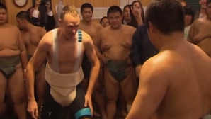 Chris Froome şi Marcelo Kittel au distrat publicul japonez înainte de cursa din Saitama (VIDEO)