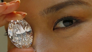 Cel mai mare diamant expus la licitaţie a fost vândut. Cumpărătorul a plătit o sumă record