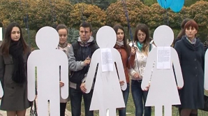 Zeci de persoane s-au adunat în centrul capitalei pentru a spune "NU" discriminării victimelor traficului de fiinţe umane