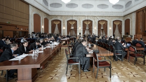 Deputaţii vor examina astăzi moţiunea de cenzură propusă de PCRM