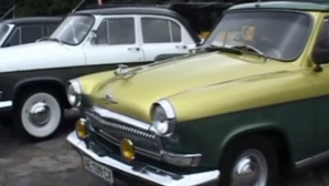 Călătorie în timp. Peste 100 de maşini de epocă au fost expuse în oraşul Dnepropetrovsk, din Ucraina (VIDEO)