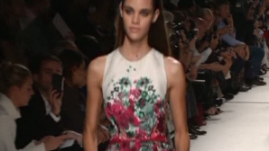 Podiumul de la Paris a înflorit (VIDEO) 