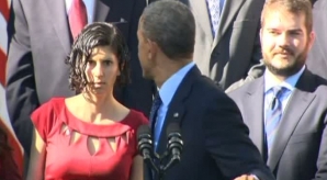 O femeie aproape că şi-a pierdut cunoştinţa în timpul unui discurs ţinut de Barack Obama (VIDEO)