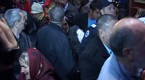 Sacrificiu în numele credinţei! O femeie a DECEDAT în timp ce aştepta să se închine la moaşte 