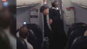 Deputat implicat într-un incident în avion. De vină e consilierul său beat