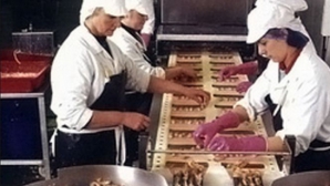 O companie franceză riscă sancţiuni grave pentru că angajează muncitori din România