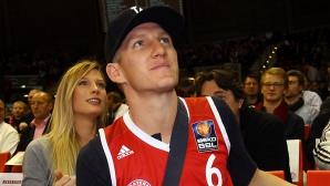Dacă se lasă de fotbal, poate deveni vedetă NBA! Schweinsteiger a marcat un coş spectaculos cu genunchiul (VIDEO)