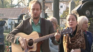 Zeci de oameni i-au comemorat astăzi pe Ion şi Doina Aldea-Teodorovici. "Au rămas în amintire prin cântecele emoţionante"