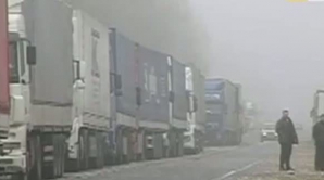 Tensiuni tot mai mari între Kiev şi Moscova. Sute de camioane stau blocate în punctele vamale Lugansk şi Doneţk (VIDEO)