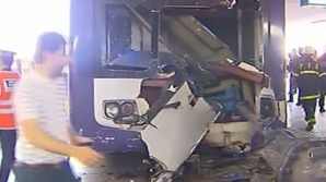 Accident feroviar cu cel puţin 35 de victime. Un tren a intrat pe peron, până lângă turnichetele de acces