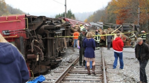 TRAGEDIE pe şine în SUA: Un om a murit, iar alte 60 de persoane au fost rănite