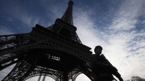 Turnul Eiffel, EVACUAT în urma unui apel telefonic cu ameninţări