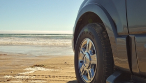 Trei morţi şi mai mulţi răniţi, după ce o maşină a intrat în mulţime