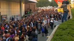 O mie de zombi şi-au făcut apariţia pe străzile din Tokyo şi i-au "atacat" pe toţi care le-au ieşit în cale (VIDEO)