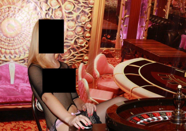 (FOTO) Un casino on-line cu fete pe jumătate dezbrăcate, deconspirat de SIS