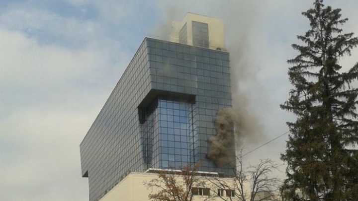 Arde centrul comercial "Sun City". Incendiul a făcut două victime. FOTO