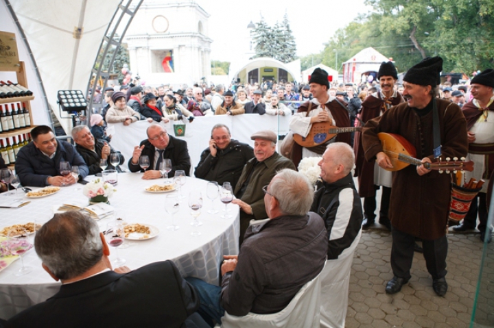 Vinăria Purcari se prezintă cu stil şi rafinament  la festivalul "Ziua Vinului 2013"