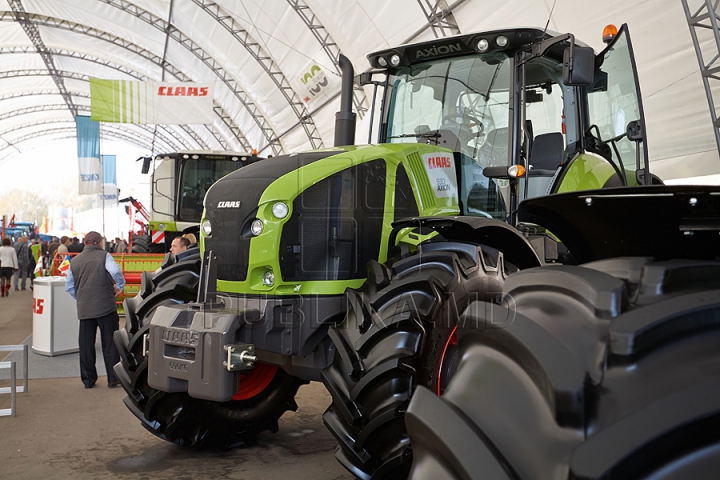 Tractoare Lamborghini, automobile de lux şi animale exotice. Centrul Moldexpo a fost lăsat pe mâna fermierilor (FOTO/VIDEO)